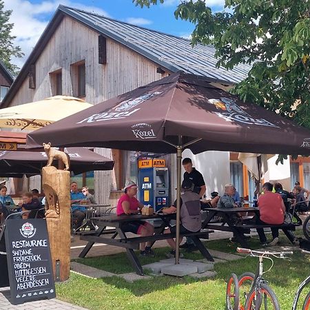 Penzion A Restaurace U Sousedu سترازني المظهر الخارجي الصورة