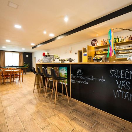 Penzion A Restaurace U Sousedu سترازني المظهر الخارجي الصورة