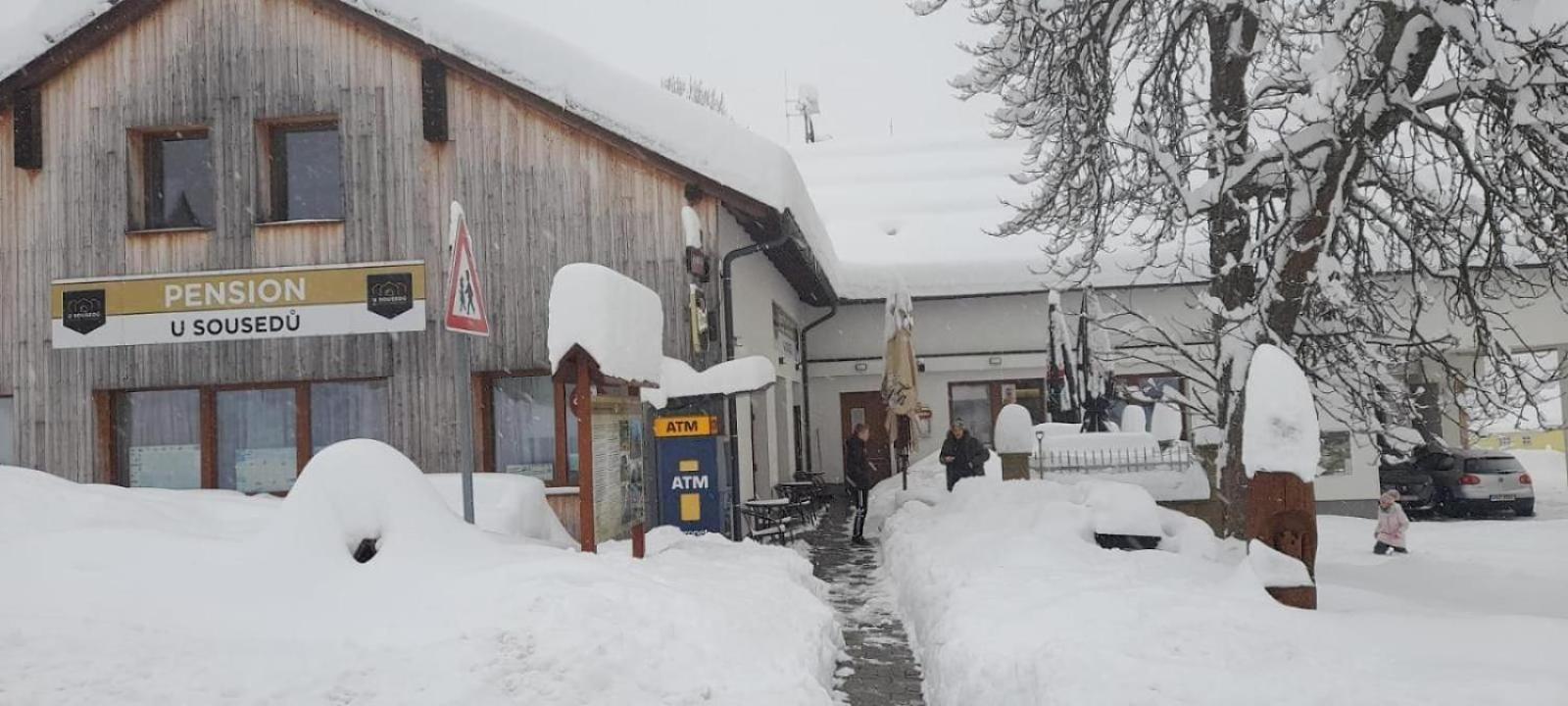 Penzion A Restaurace U Sousedu سترازني المظهر الخارجي الصورة