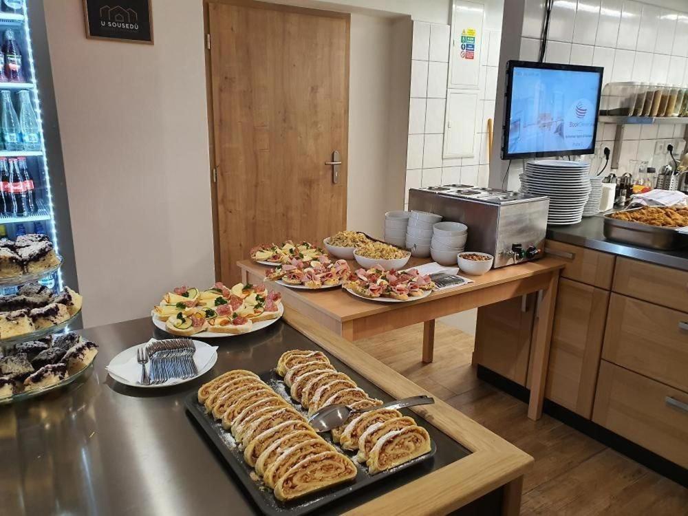 Penzion A Restaurace U Sousedu سترازني المظهر الخارجي الصورة
