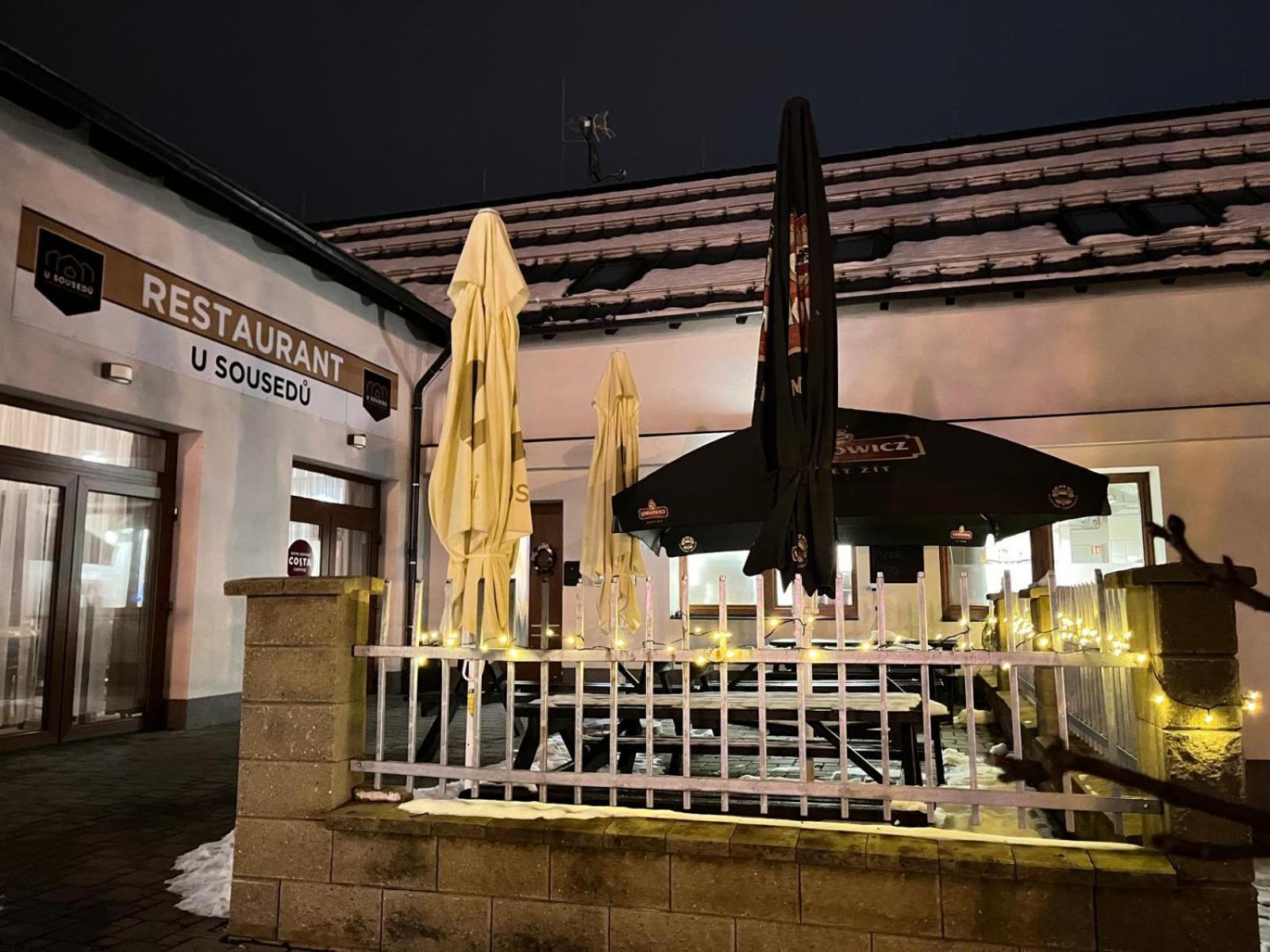 Penzion A Restaurace U Sousedu سترازني المظهر الخارجي الصورة