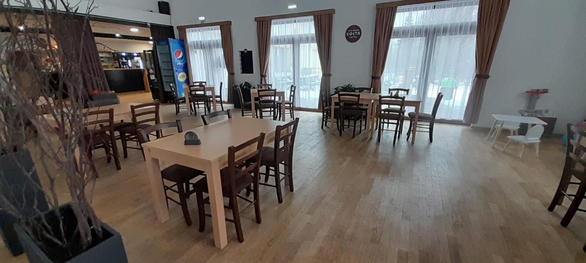 Penzion A Restaurace U Sousedu سترازني المظهر الخارجي الصورة