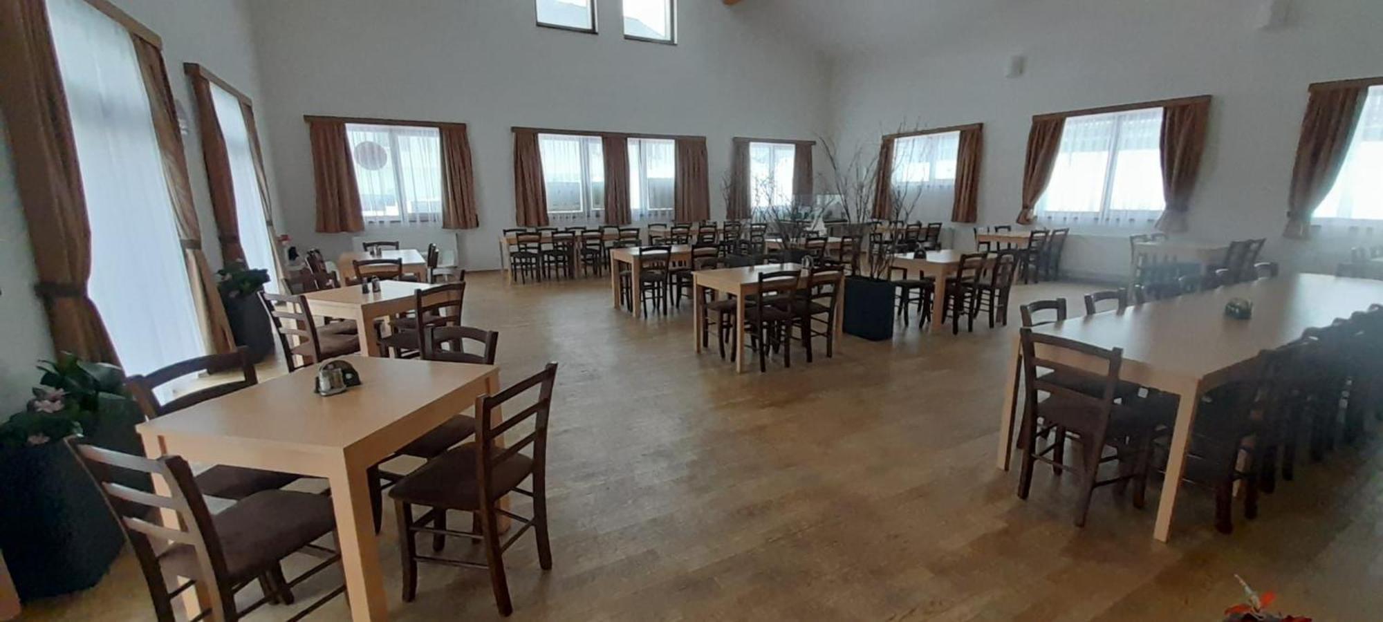 Penzion A Restaurace U Sousedu سترازني المظهر الخارجي الصورة